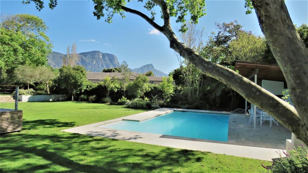 Spacious Barn style cottage in heart of Constantia, Cape Town