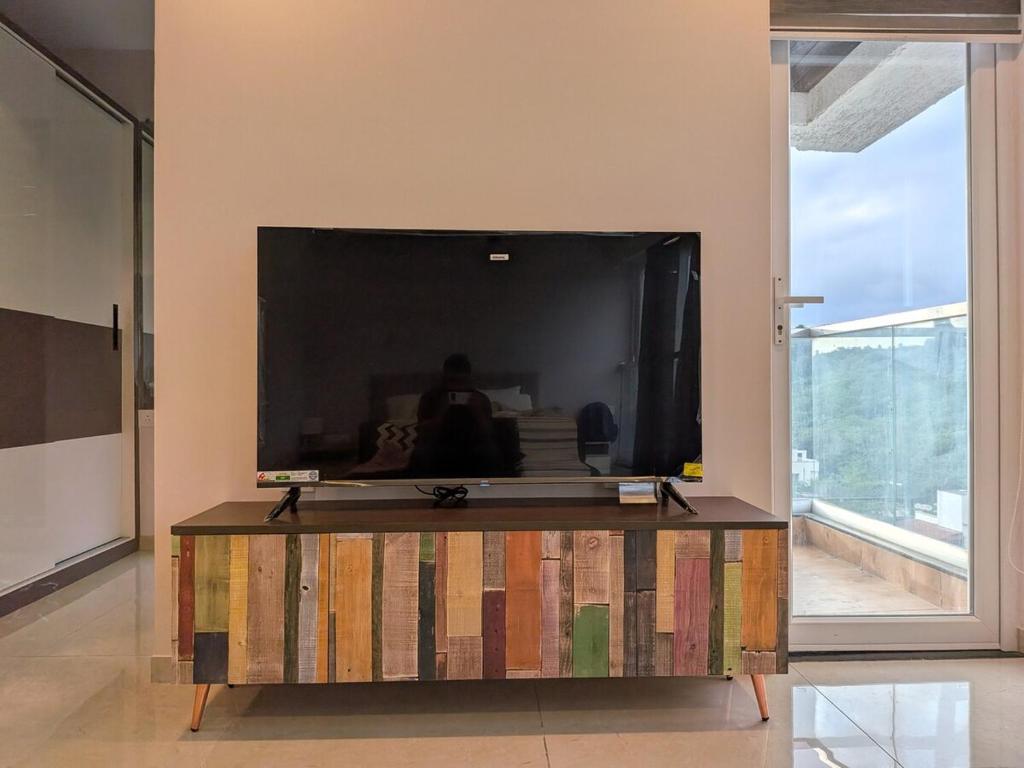 Modern Hill-View Studio - Work-Friendly - Pashan, Puné