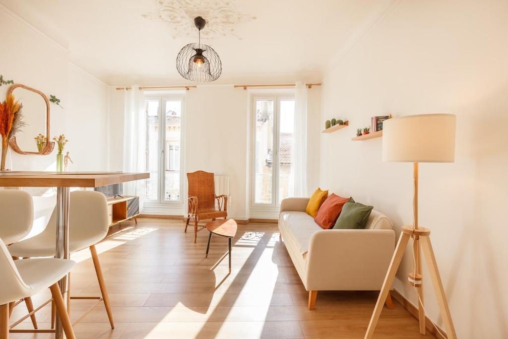 Spacious & bright apartment - Top location - 1