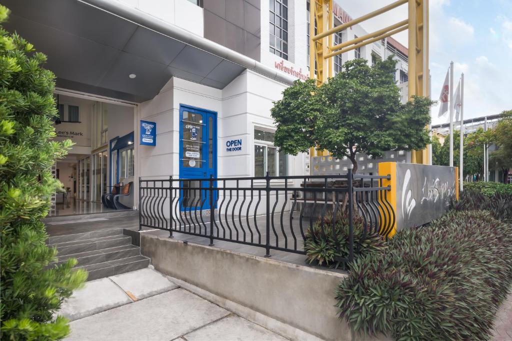 Lee's Mark, Samutprakarn