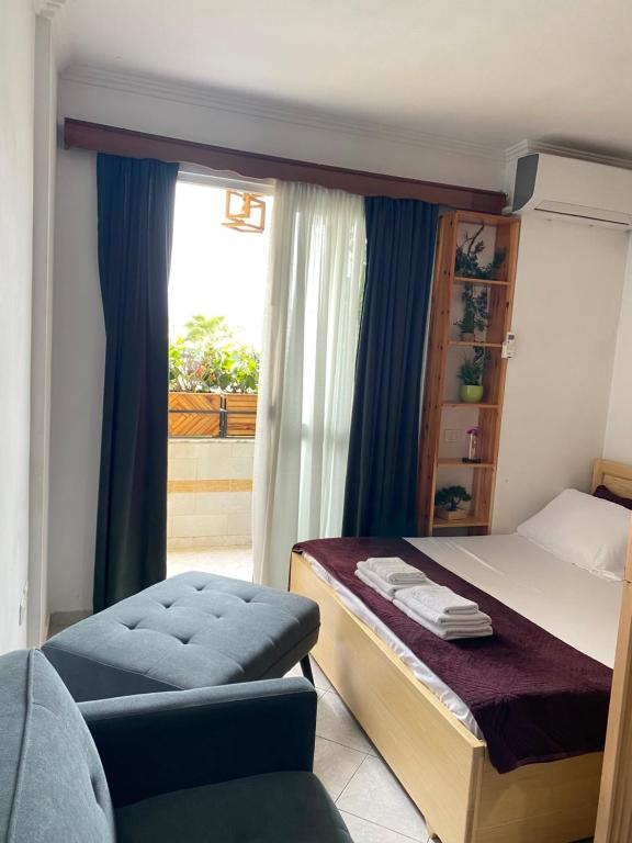 Bright White Apartment, Tirana
