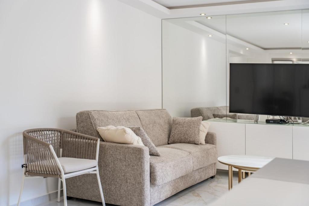 Upscale apartment next to La Croisette - 1