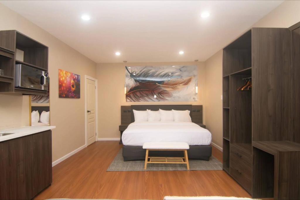 Carnival Suite | King Bed+ Self Check-In, POS, Port-of-Spain