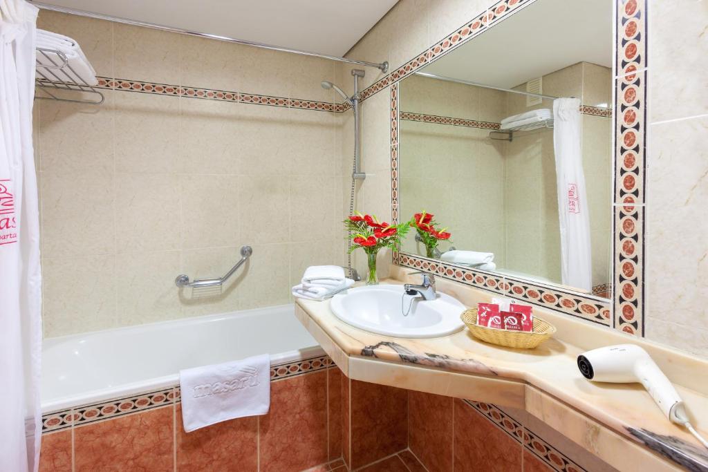 Apartamentos Masaru — Hotel rooms in Puerto de la Cruz, Canary Islands