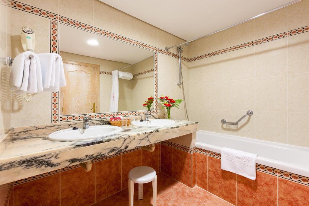 Apartamentos Masaru — Hotel rooms in Puerto de la Cruz, Canary Islands