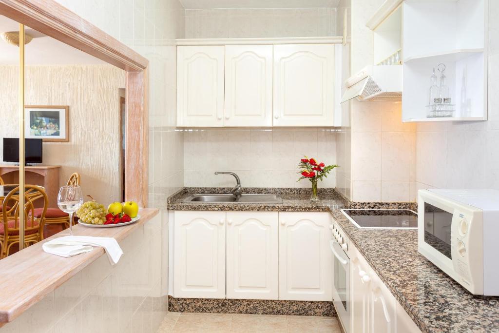 Apartamentos Masaru — Hotel rooms in Puerto de la Cruz, Canary Islands