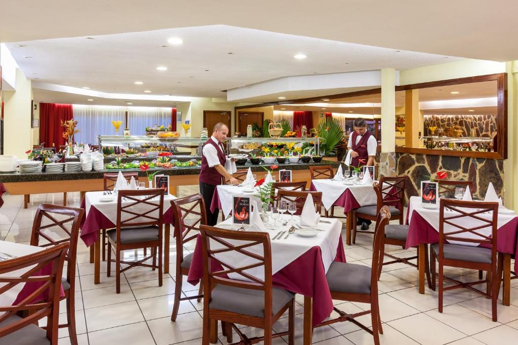 Apartamentos Masaru — Restaurant & bars in Puerto de la Cruz, Canary Islands