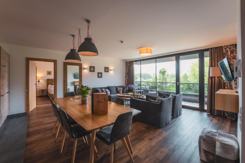 Two Bedroom Apartment with Balcony and Mountain View - Top 14