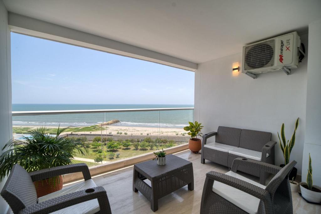 Sea View Modern Loft - 2