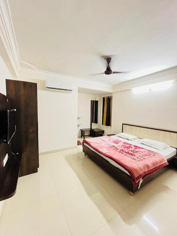 Hotel Chandram - 450mtr I 10min walking from ShreeNath Ji temple Nathdwara 966o9o1oo6, Nathdwara