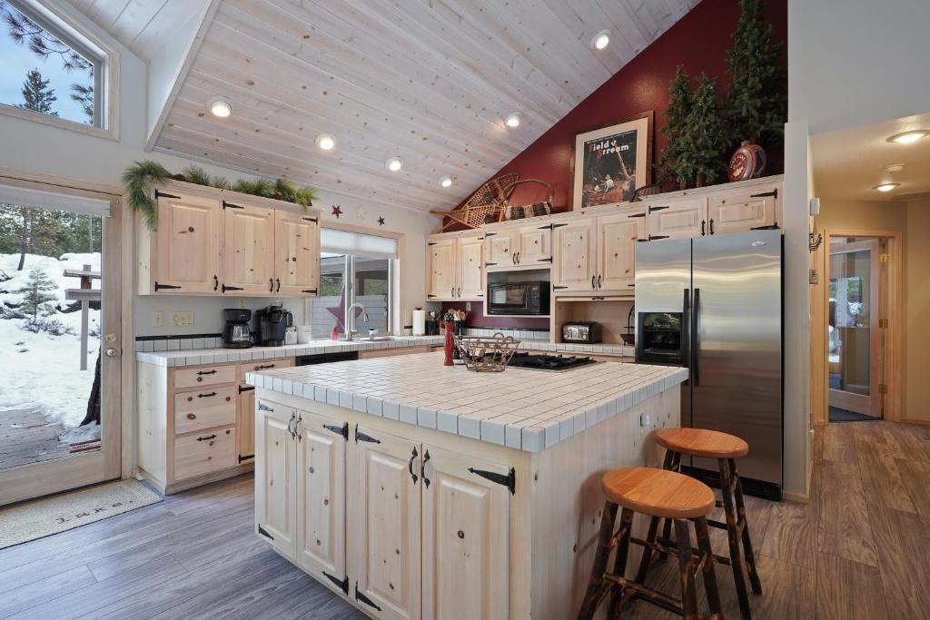 6 Todd Home Easy Access to SHARC, Bend