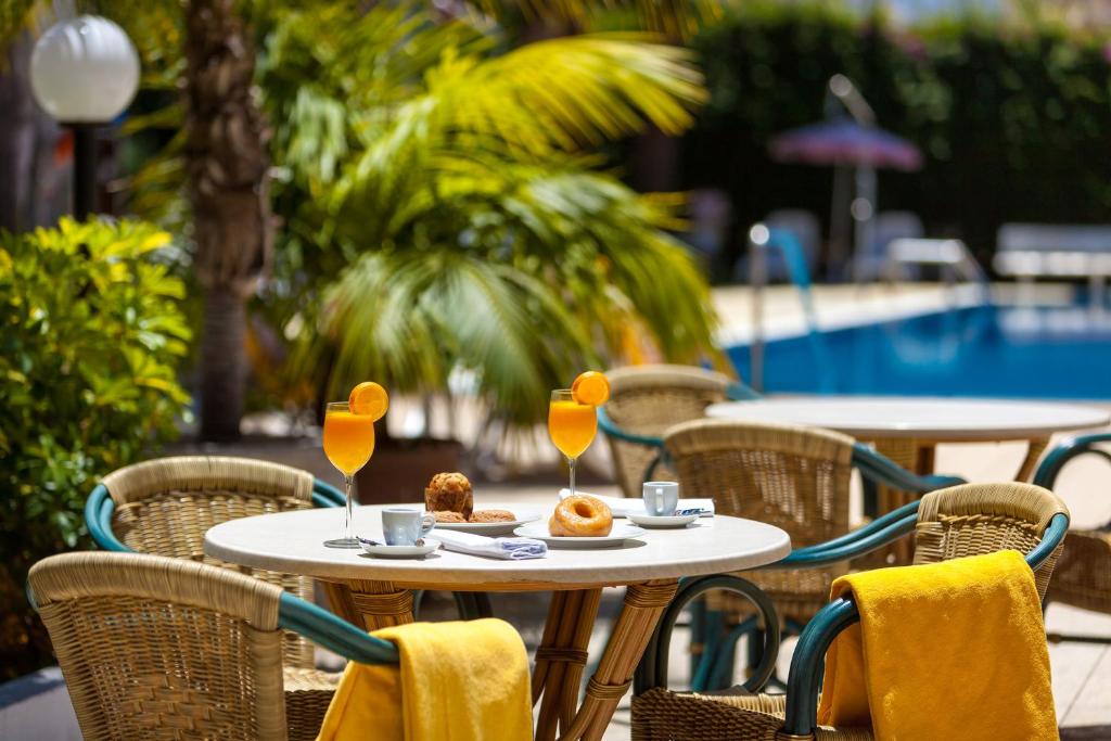 Apartamentos Masaru — Restaurant & bars in Puerto de la Cruz, Canary Islands