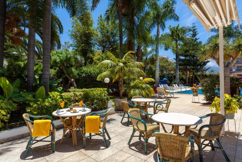 Apartamentos Masaru — Swimming pool in Puerto de la Cruz, Canary Islands