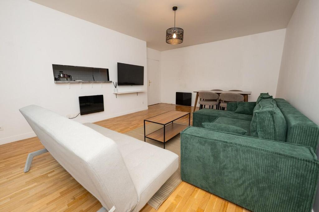 Spacious 2 bedrooms,4-8 people ,12mn Disney ,Free Private Parking , balcony - 1