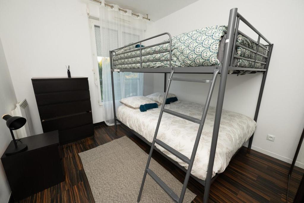 Spacious 2 bedrooms,4-8 people ,12mn Disney ,Free Private Parking , balcony - 5