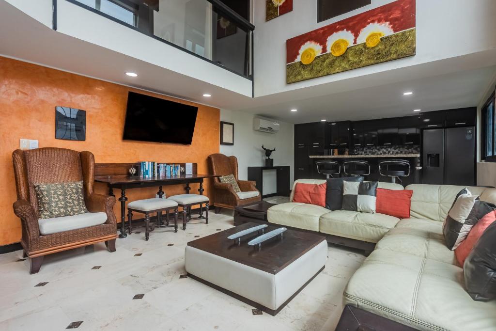 Lotus - 3 BDR Penthouse in the middle of town! - 2