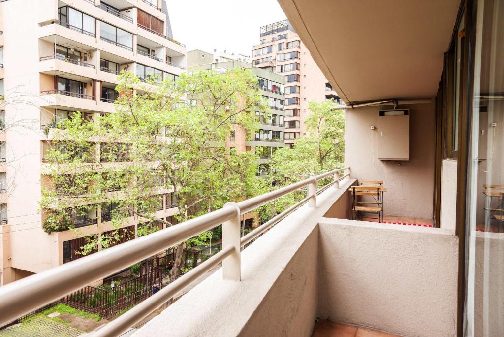 Relax in style near Costanera Center - 4