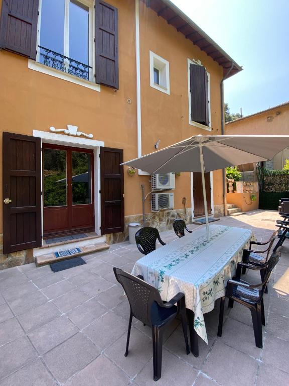 Appartement 2 pièces avec terrasse et parking, WIFI, climatisation, Nice
