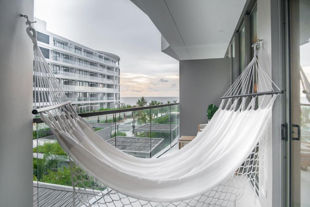 Minimalist 1BR Amazing View in Morros Eos - 2