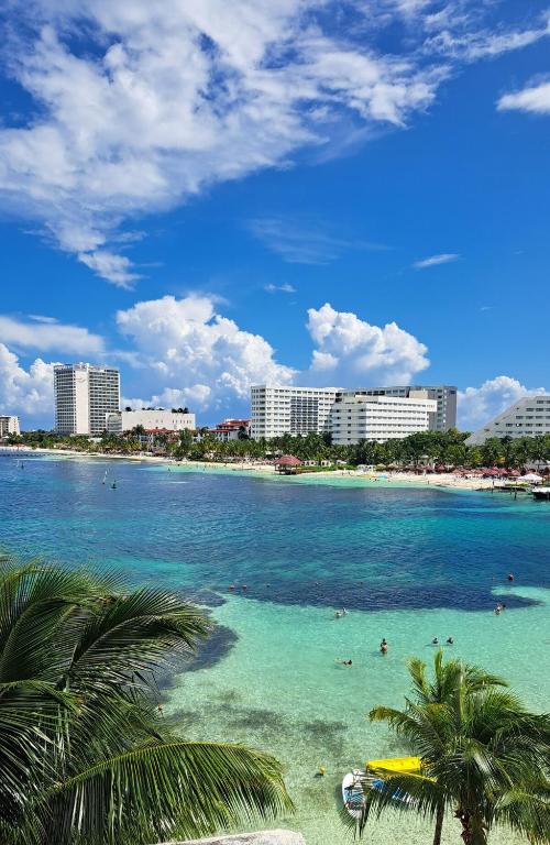 Cancun 217 - Oceanfront amazing views, Канкун