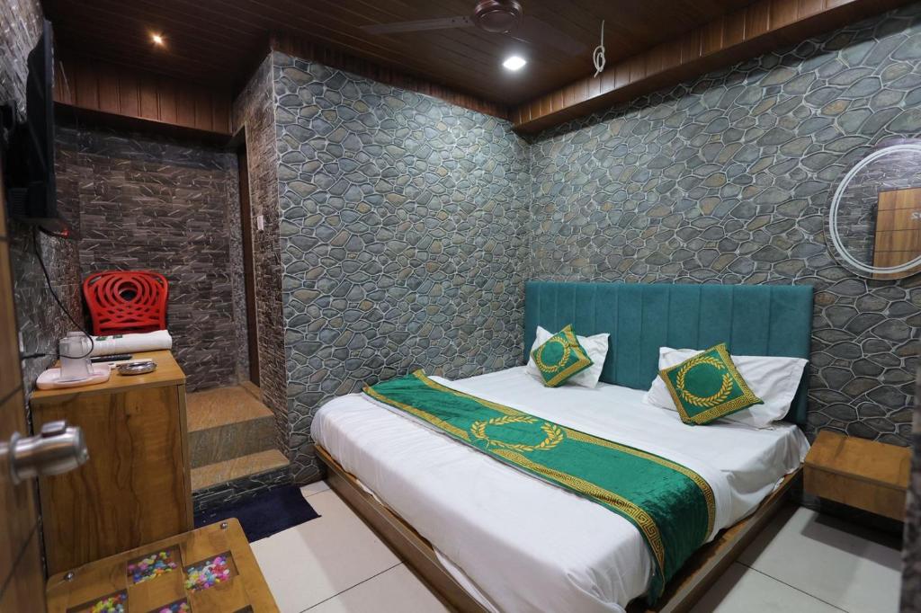 Hotel Cat, Rádžkót