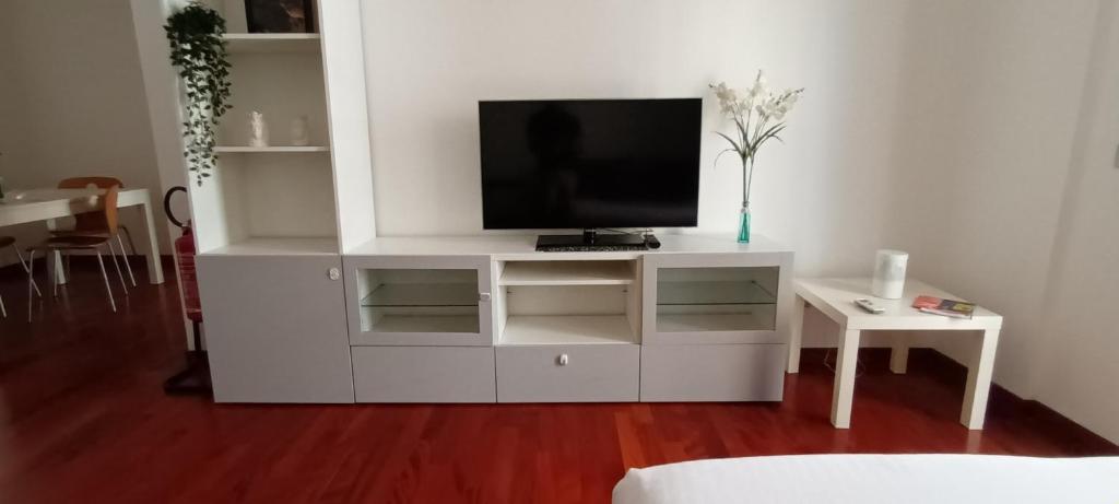 Leila's Two Double Bedroom Apartment Roma Colosseo - 4