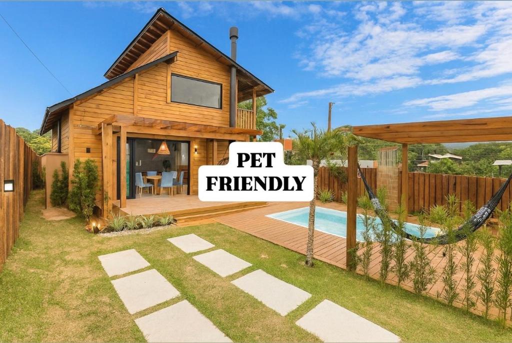 Casa com Banheira, Piscina e Quadra de Areia, Praia do Rosa