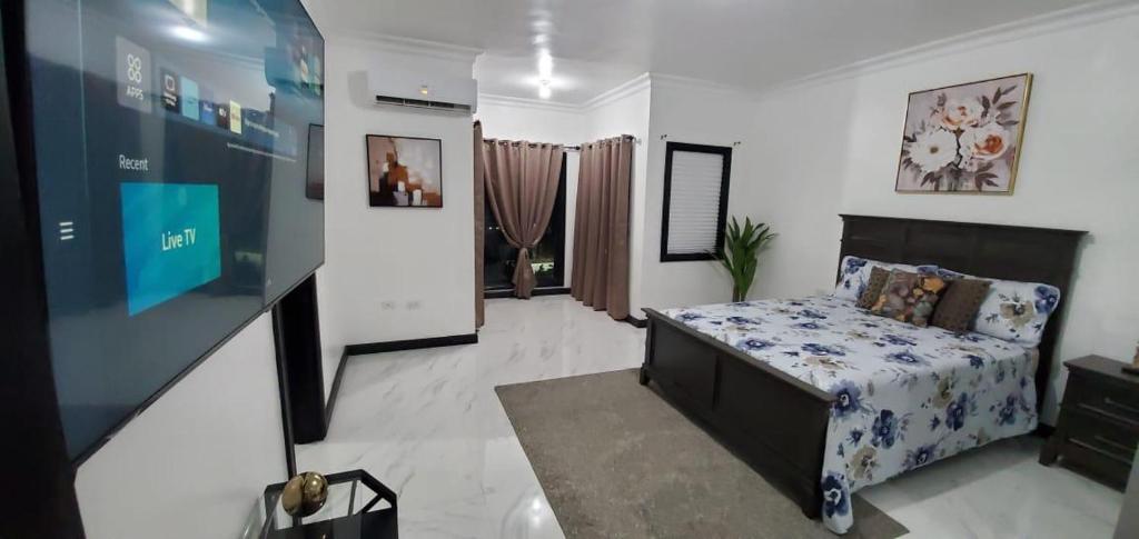 Elegant Escape, Kingston