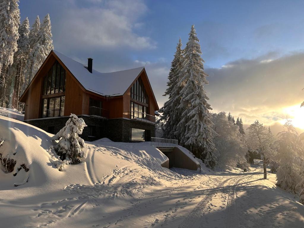 Chata Rebelka, Horni Misecky