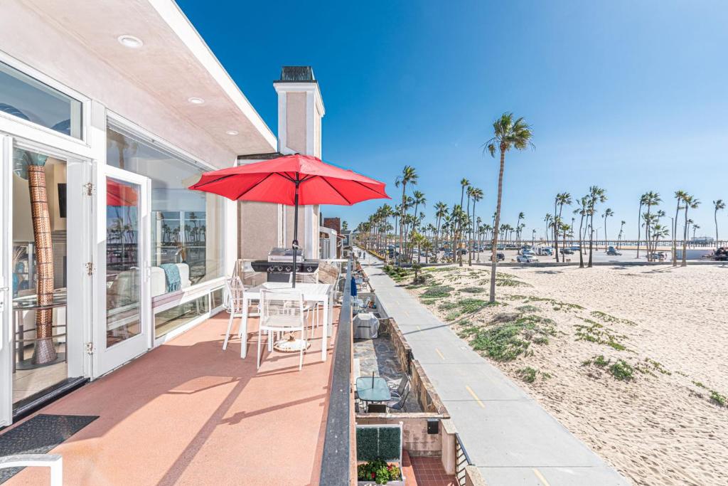 3Br Oceanfront W Panoramic Views In Prime Central Location By Beachview Rentals, Newport Beach