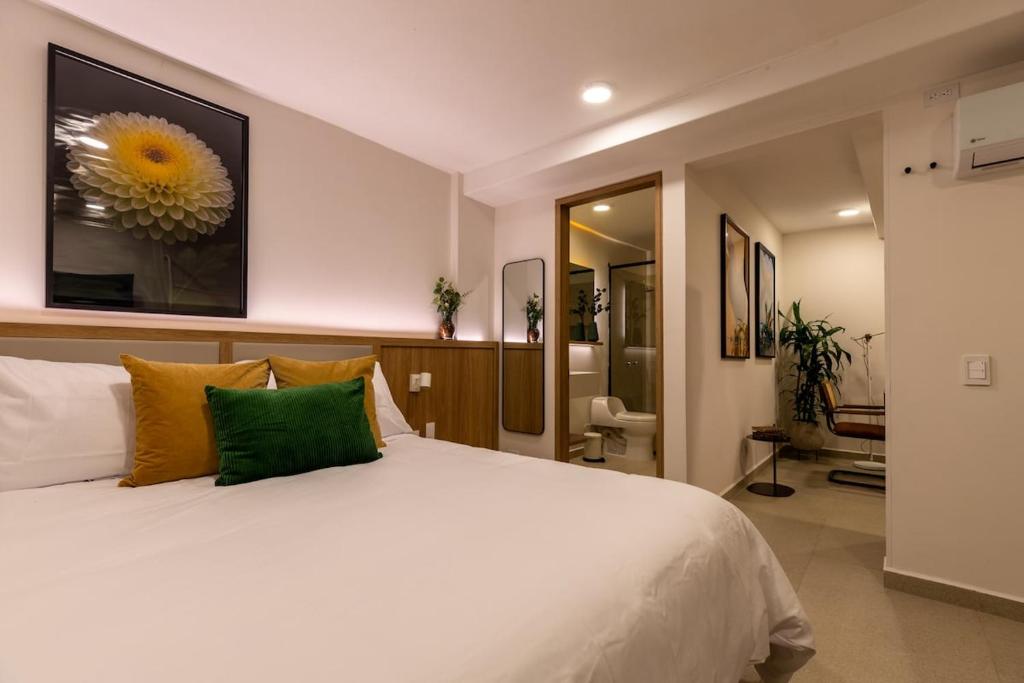 201 Stylish Retreat in Laureles Area Terrace AC - 5