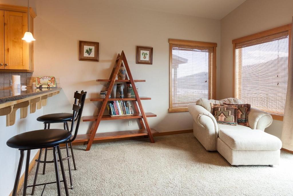 River Scene - Great Views! 30 day minimum required home, White Salmon