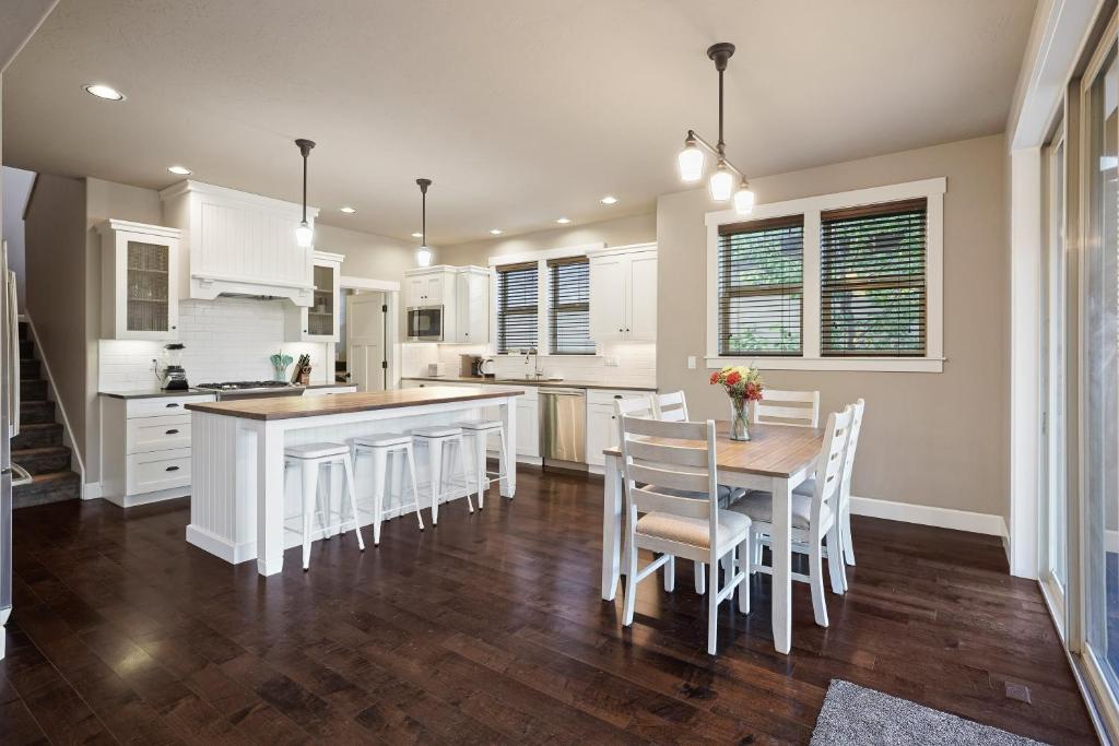 Blakely 30 Day Minimum home, Bend