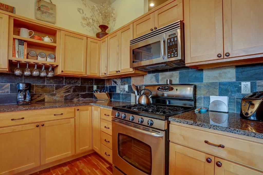 Three Rivers home, Hood River