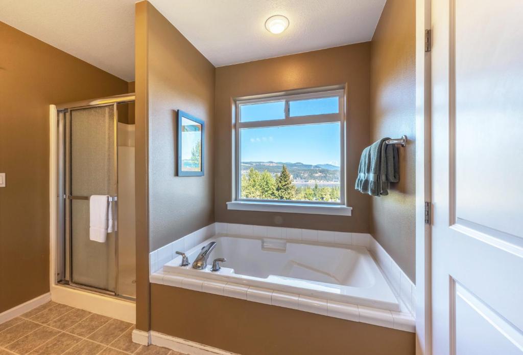 West Sail 30 Day Minimum home, Hood River