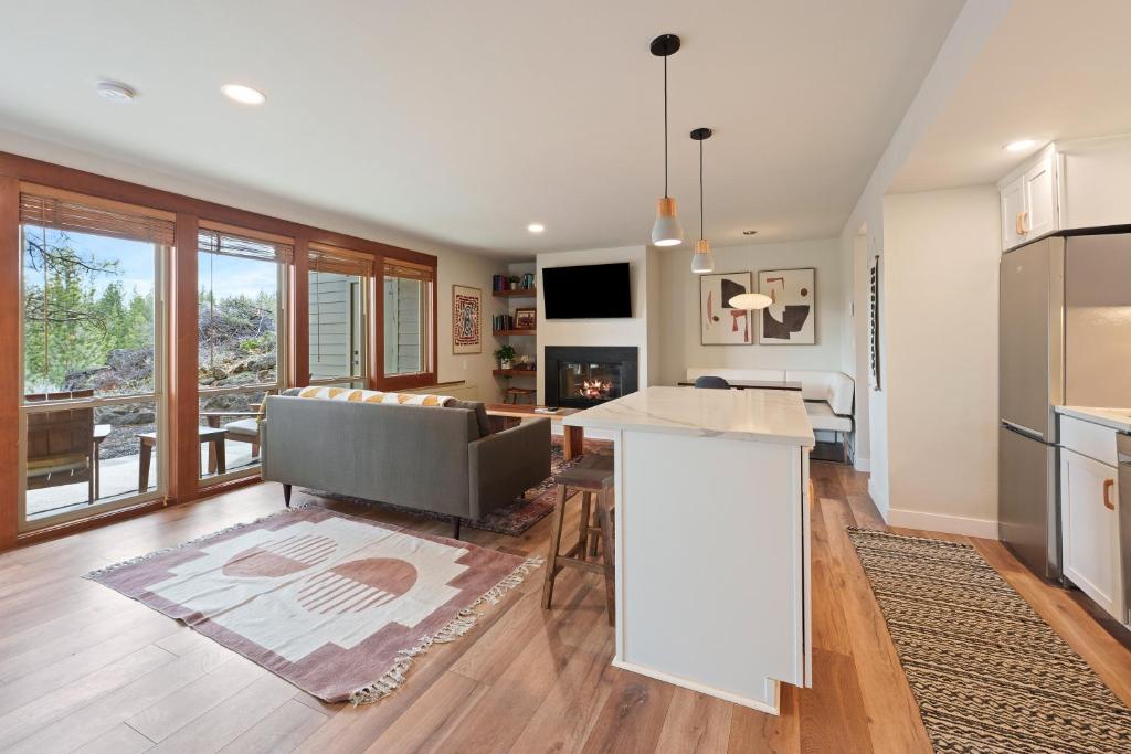 Seventh Mt 1417 home, Bend