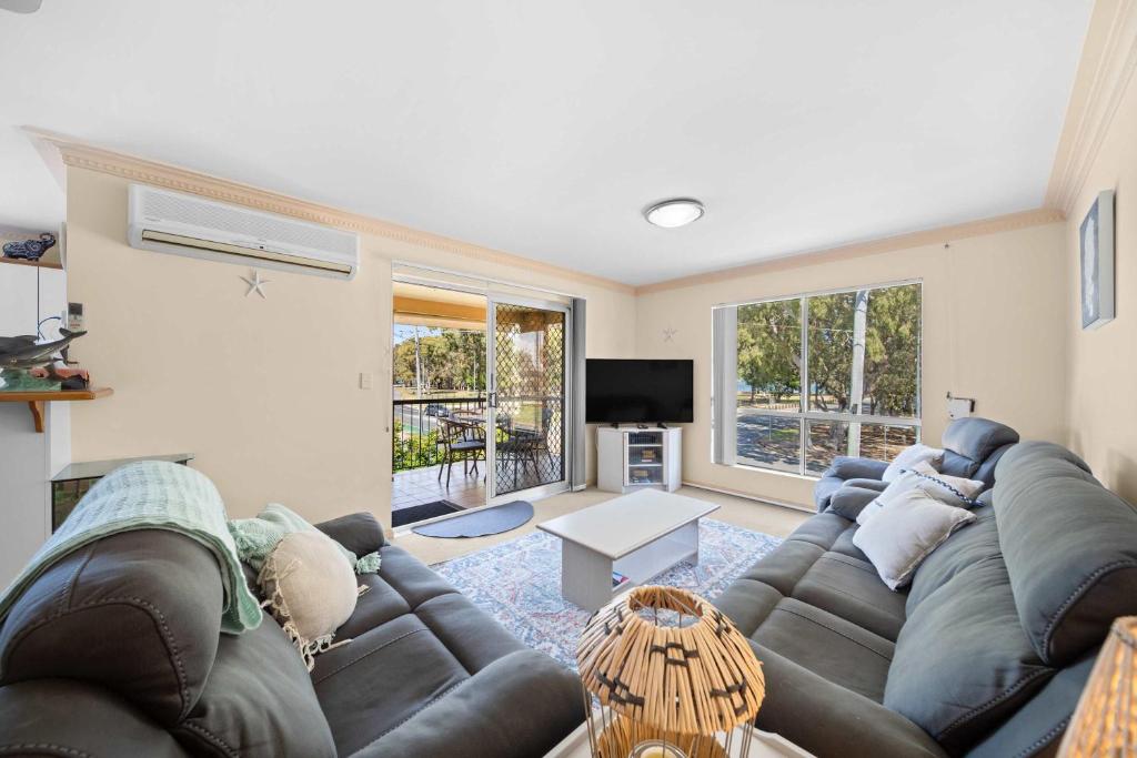 2BRM Self Contained Apt - Pumicestone Passage View, Bellara