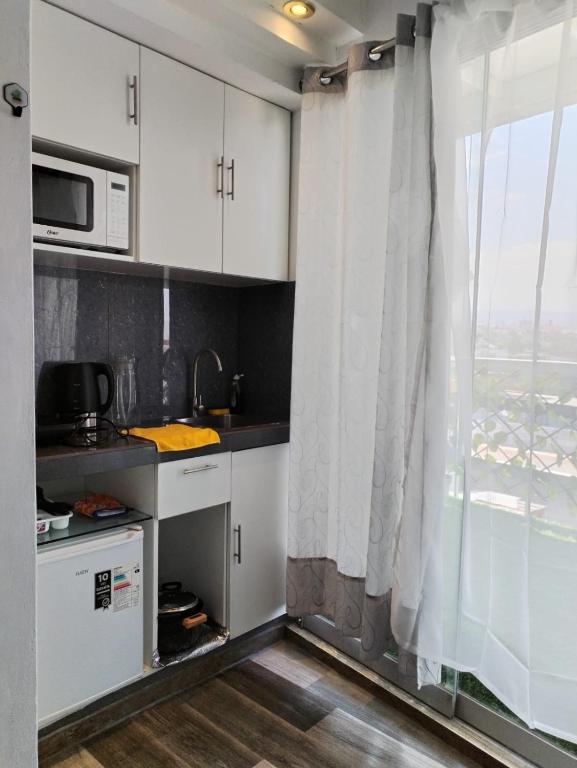 Estudio Funcional con Cama Queen, Cocina y Terraza - 2