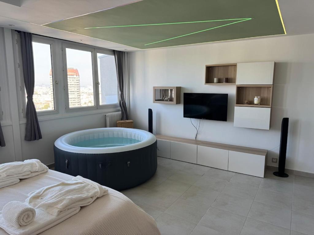 Jaccuzi, tour Eiffel, Led multicolores Paris 13 - 2