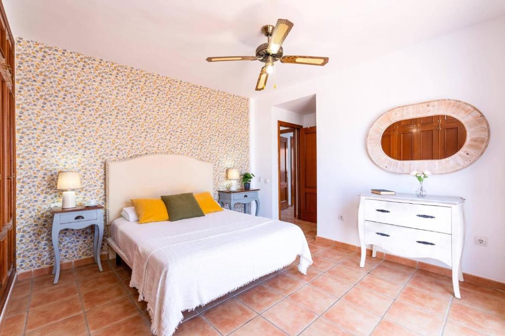 Villa Enrique by Villa Plus - 4