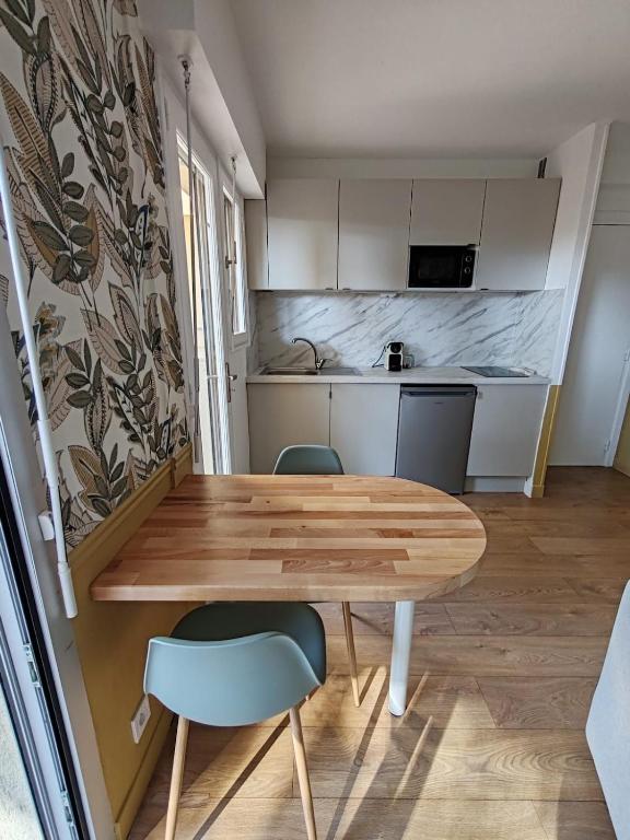 Studio avec coin nuit climatisé avec grande terrasse et parking au pied de la Marina et de la plage de Fréjus - 5