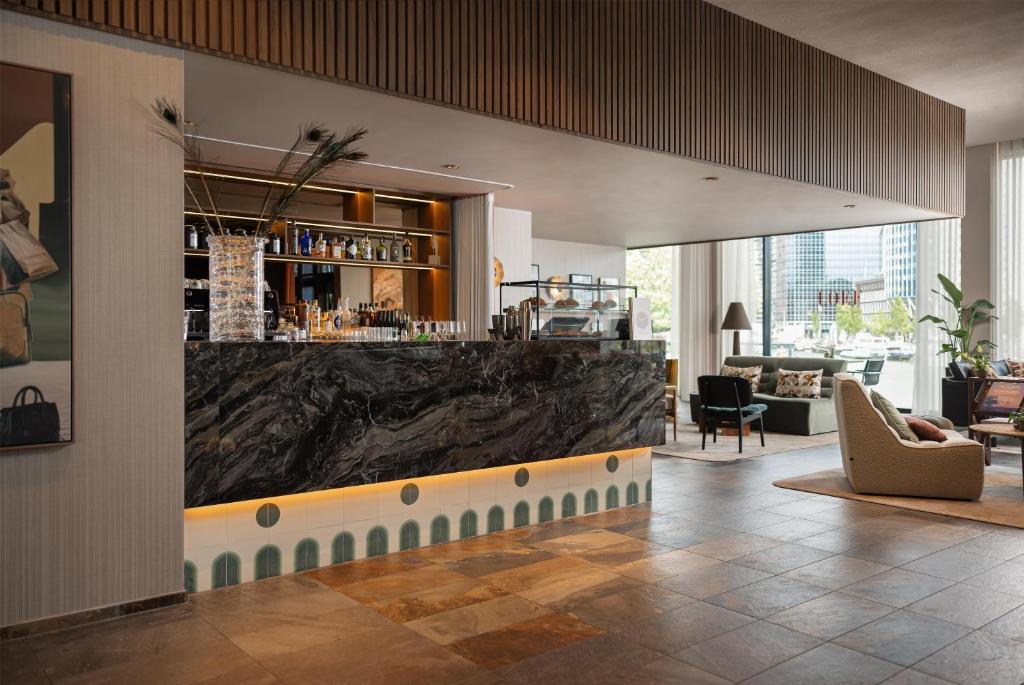 Bar/lounge, Haven Hotel Rotterdam, Curio Collection by Hilton in Rotterdam