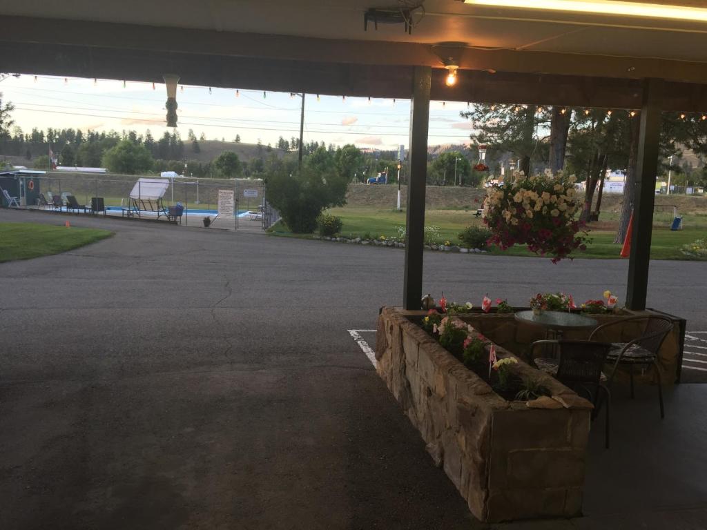 Evergreen Motel photo
