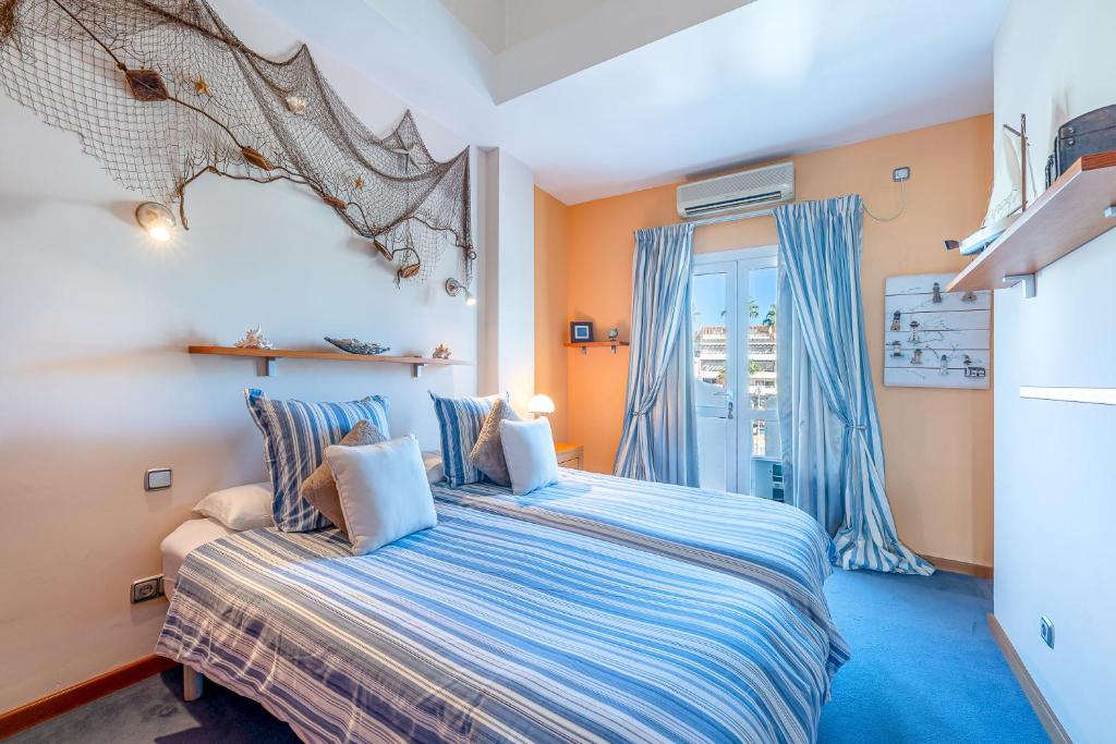 Holiday rentals apartment with Sea Views Puerto Marina - 2
