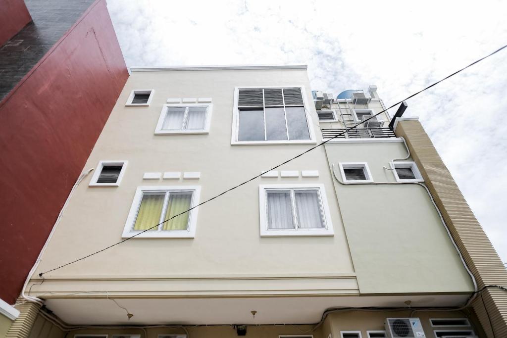 レッドドアーズ シャリア ニア ガトー スブロト ランプン 4 (RedDoorz Syariah near Gatot Subroto Lampung 4) エントランス