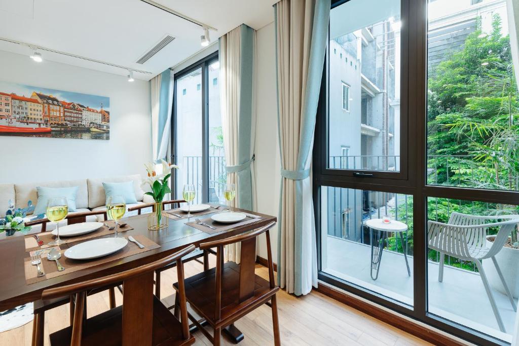 Margaery Boutique Apartment & Skyon9 Rooftop Bar