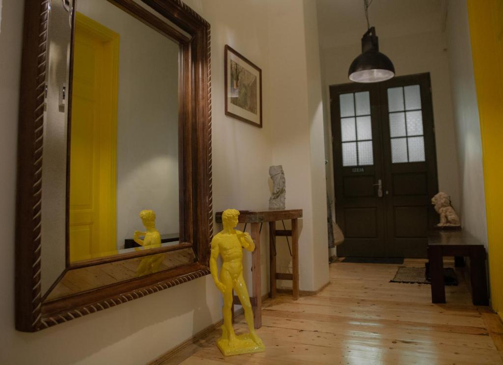 Dzeltenais Dāvids, Liepāja