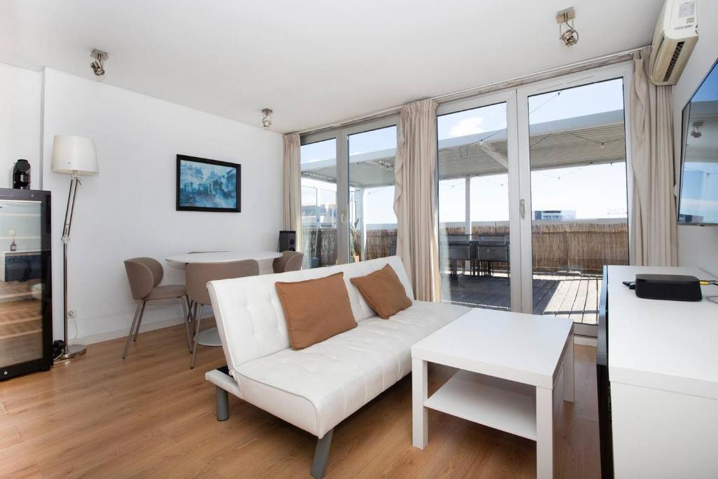 Panoramic 1br Lisbon Penthouse By Perfect Getaway, Lisabon