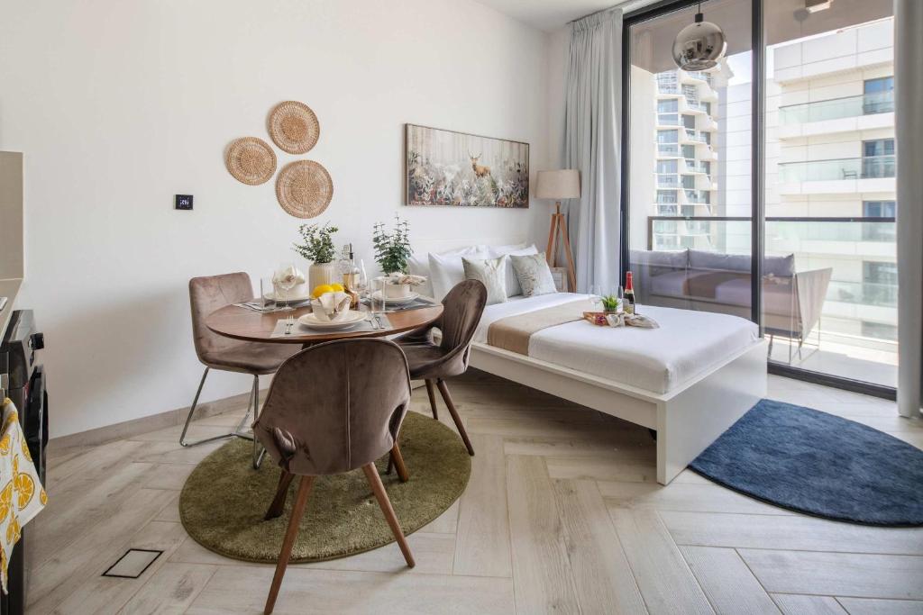 Frank Porter - Empire Residence, JVC, Dubai