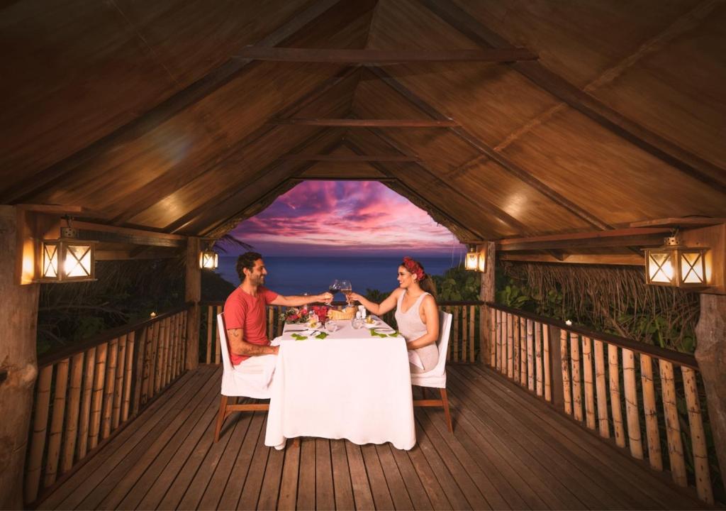 Food and beverages, Makunudu Island Resort in Maldive Islands